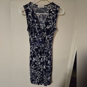 Kaileigh blue floral faux wrap dress small